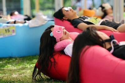 یکی از عجیب‌ترین مسابقات جهان در کره جنوبی / فقط باید بخوابید تا ببرید (فیلم)