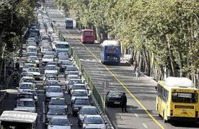 راننده‌ای که خیابان ولیعصر تهران را بهم ریخت!
