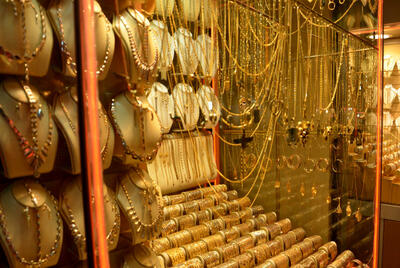 قیمت طلا ۱۸ عیار امروز شنبه ۵ خرداد ۱۴۰۳| قیمت پایین آمد