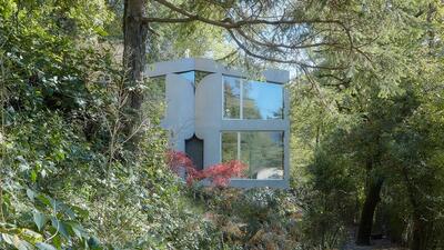 (تصاویر) خانۀ متفاوت یک معمار سوییسی؛ غار بتنی در دل جنگل