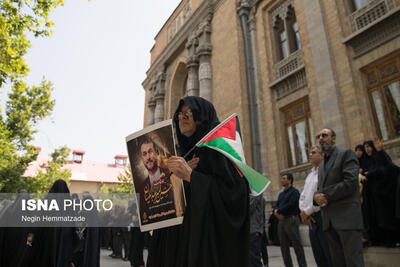 عکس/تصاویری از مزار شهیدان امیرعبداللهیان و موسوی در حرم حضرت عبدالعظیم