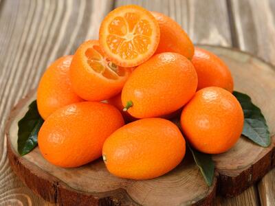 خواص شگفت‌ انگیز میوه کامکوات برای سلامتی: گنجینه‌ ای از ویتامین‌ ها و آنتی‌اکسیدان‌ ها - خبرنامه