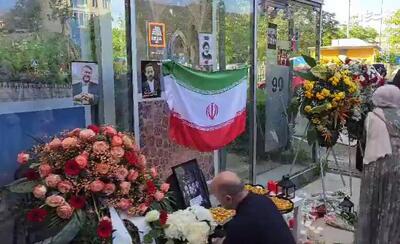 فیلم/ ادای احترام مردم به شهدای خدمت در کنسولگری ایران در فرانکفورت