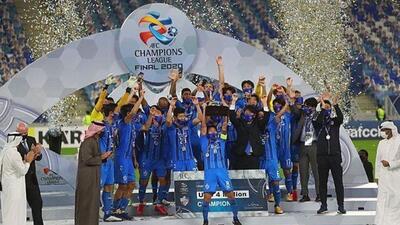لحظه بالا بردن‌ کاپ قهرمانی لیگ قهرمانان آسیا توسط بازیکنان العین