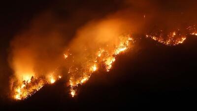 آتش سوزی در مراتع قالبی سفلی شهرستان پلدختر (فیلم)