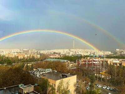 نمایی زیبا از رنگین کمان پس از باران بهاری در تهران (فیلم)