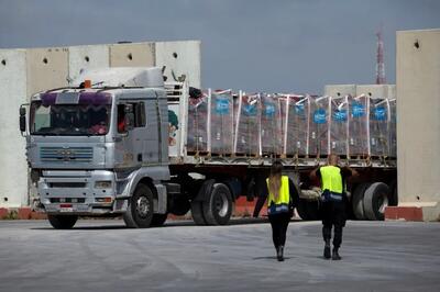 رویترز: ۲۰۰ کامیون حامل کمک از مصر وارد غزه شده است