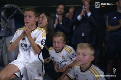 اشک های فرزندان تونی کروس در شب پایانی حضور ستاره آلمانی در سانتیاگو برنابئو