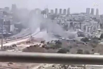 فیلم/ آتش‌سوزی در شهرک  بنی براک  در پی اصابت موشک‌های القسام