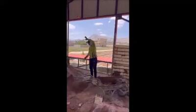 ویدیویی جالب از شهربانو منصوریان با تیپ مردانه درحال کارگری برای ساخت یک خانه / ماشاالله داره