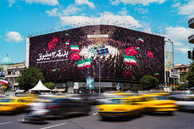 دیوارنگاره جدید میدان انقلاب رونمایی شد؛ بدرقه ۱۲ میلیونی رئیس‌جمهور شهید - عصر خبر