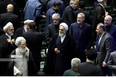عکس| تصویری خاص از ناطق نوری در صحن مجلس، همه نگاه ها به شیخ است - عصر خبر