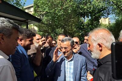 محمود احمدی‌نژاد در میدان ۷۲ نارمک چه می‌کند؟