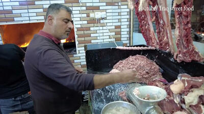 (ویدئو) غذای خیابانی در عراق؛ پخت انواع کباب با گوشت بره در کربلا