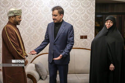 تصاویر: حضور وزیر خارجه عمان در منزل شهید «حسین امیر عبدالهیان»