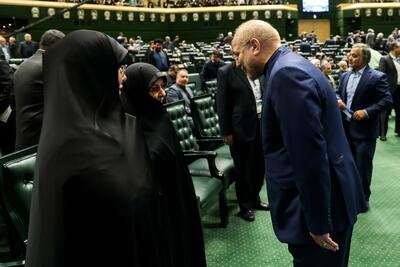 دیدار قالیباف با خانواده‌های شهدا در افتتاحیه مجلس