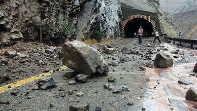 وضعیت جاده‌ها| سقوط سنگ در کندوان حادثه آفرید