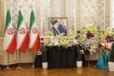 ادای احترام وامضای دفتریادبود شهدای خدمت توسط سفرای خارجی در تهران