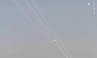 فیلم/ حمله راکتی حماس به سمت تل‌آویو