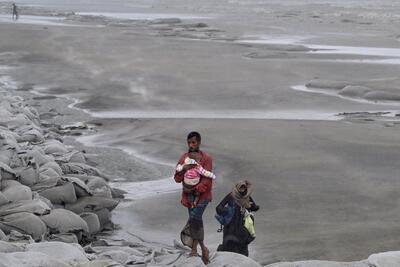 گردباد در بنگلادش دست کم ۱۰ قربانی بر جا گذاشت
