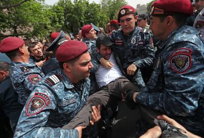 تاس: پلیس ارمنستان 137 معترض به معامله مرزی با جمهوری آذربایجان را بازداشت کرد | خبرگزاری بین المللی شفقنا