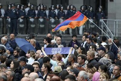 اعتراضات گسترده در ارمنستان؛ ده‌ها تن از مخالفان دولت ارمنستان دستگیر شدند/ ویدئو و تصاویر
