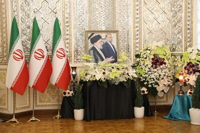 ادای احترام سفرای خارجی در تهران به شهدای خدمت