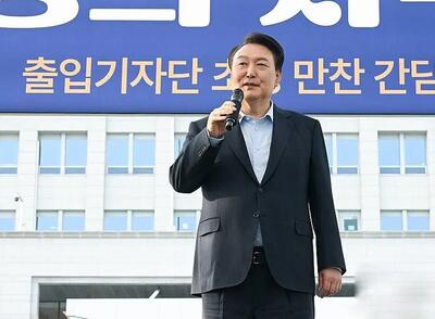 رئیس جمهور کره جنوبی آشپز شد/ عکس
