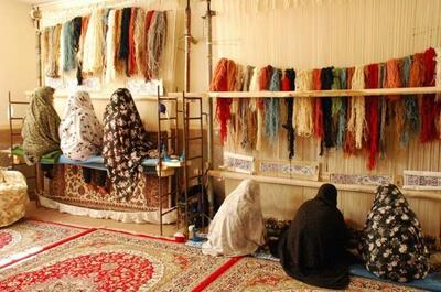 رییس موزه ملی فرش ایران: فرش افغان را در بازار تهران به نام فرش ایرانی می‌فروشند