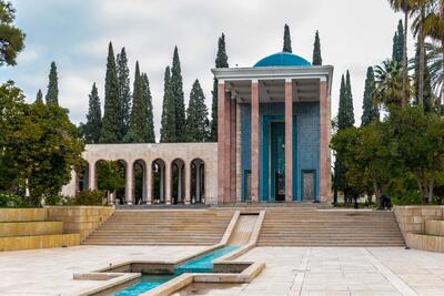 (عکس) سفر به ایران قدیم؛ دستور عجیب فرح برای گل‌آرایی آرامگاه سعدی!