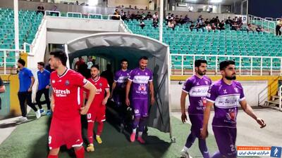 ورود دو تیم نساجی و هوادار به چمن ورزشگاه پاس قوامین - پارس فوتبال | خبرگزاری فوتبال ایران | ParsFootball