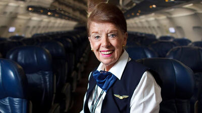 قدیمی ترین خانم مهماندار هواپیما در ۸۸ سالگی درگذشت