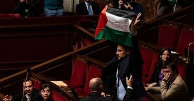 نماینده پارلمان فرانسه با آهنگ فلسطینی رقصید! +ویدئو
