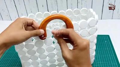 (ویدئو) ساخت کیف دستی با در بطری پلاستیکی؛ ایده ساخت صنایع دستی بازیافتی