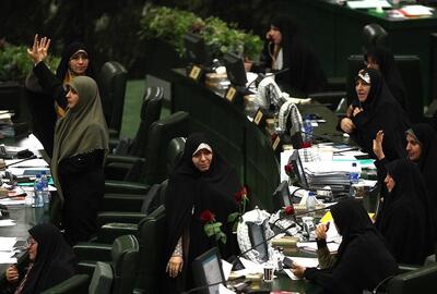 جای خالی زنان در هیات‌رییسه مجلس؛ تنها «زن بالانشین» در پارلمان چه کسی بود؟