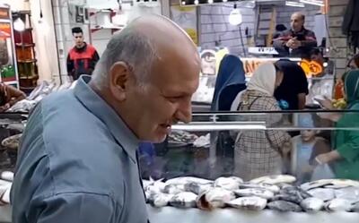 تسلط ماهی فروش خوزستانی به زبان انگلیسی که وایرال شده است + ویدیو