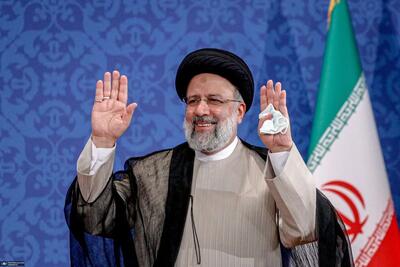 شوخی جالب سید ابراهیم رئیسی، رئیس جمهور شهید ایران با محافظی که لباس محلی پوشیده بود/ بهت میاد+ویدیو
