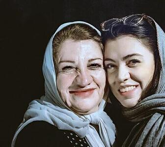 تولد 68 سالگی ناهید مسلمی کنار دخترش شیدا خلیق تازه عروس سینمای ایران +عکس / چه کیک شکلاتی خوشمزه ای