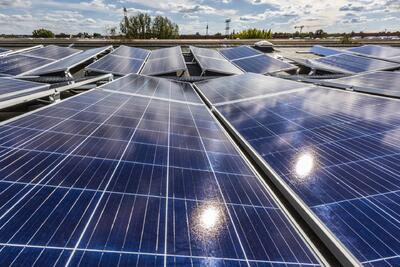 پنل‌های خورشیدی در آلمان آن‌قدر زیاد شده‌اند که قیمت برق منفی شده است - زومیت