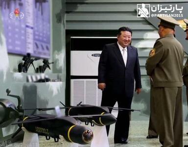 عکس | لبخند رضایتِ کیم جونگ اون به ژنرال ارتش پس از دیدن تسلیحات جدید نظامی کره شمالی - عصر خبر
