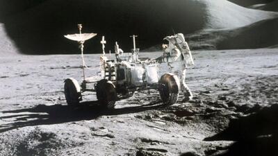 تشکیک در موفقیت ناسا در فرود به ماه؛ توطئه‌پردازان معتقدند ماه‌نورد در آپولو جا نمیشد، حقیقت چیست؟