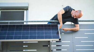 پنل‌های خورشیدی نصب شده در بالکن راهکاری عالی برای آپارتمان‌نشین‌ها؟