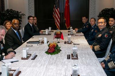 اولین دیدار وزرای دفاع چین و آمریکا پس از دو سال/ انتقاد آستین از رزمایش تحریک‌آمیز پکن