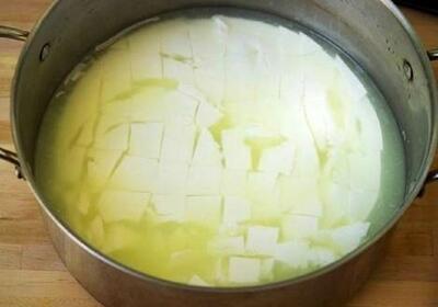 خواص آب پنیر برای سلامتی و بدنسازی + طرز تهیه و عوارض