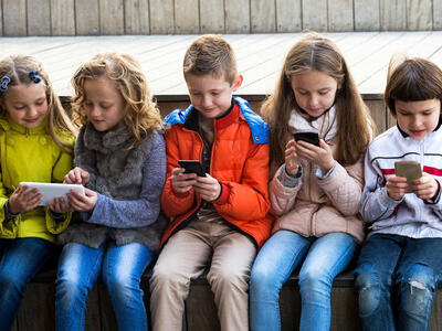 شبکه های اجتماعی عملکرد بخشی از مغز نوجوانان را مختل می‌کند
