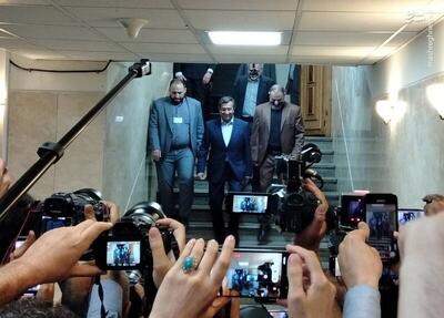 عکس/ همتی در انتخابات ثبت نام کرد