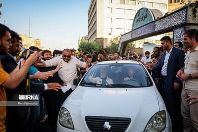 خودرو سعید جلیلی برای ثبت‌نام در انتخابات