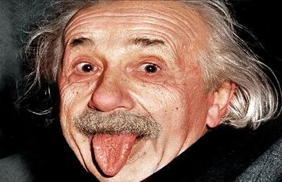 میدونین ماجرای واقعی این عکس معروف اینشتین چیه ؟