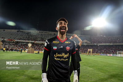 بیرانوند با لباس محلی در جشن قهرمانی