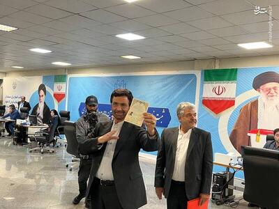 عکس/ فداحسین مالکی در انتخابات ثبت نام کرد